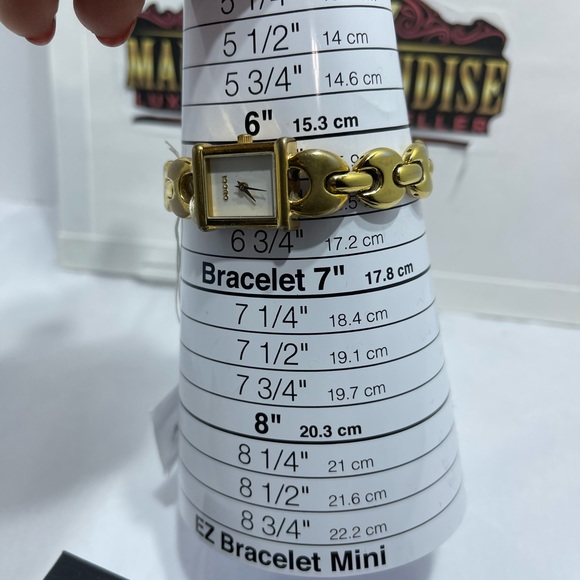 Gucci Watch size 61/2 inch. , preloved. Watch only. - Picture 11 of 11